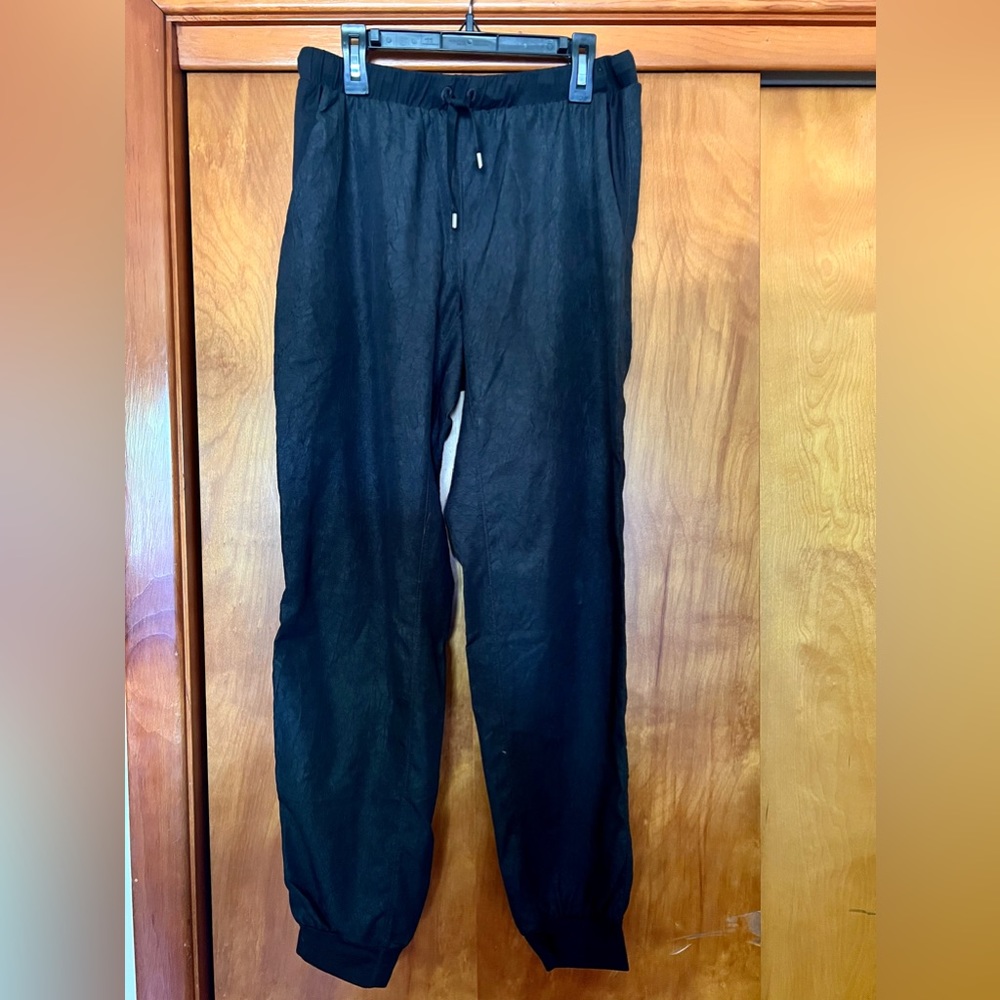 Lukka Lux Women’s Black Crinkle Joggers.